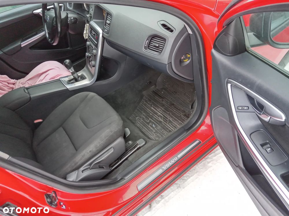 Volvo V60 D3 Momentum - 16