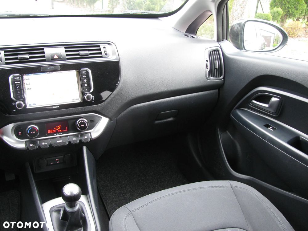 Kia Rio 1.2 Dream Team Edition - 29