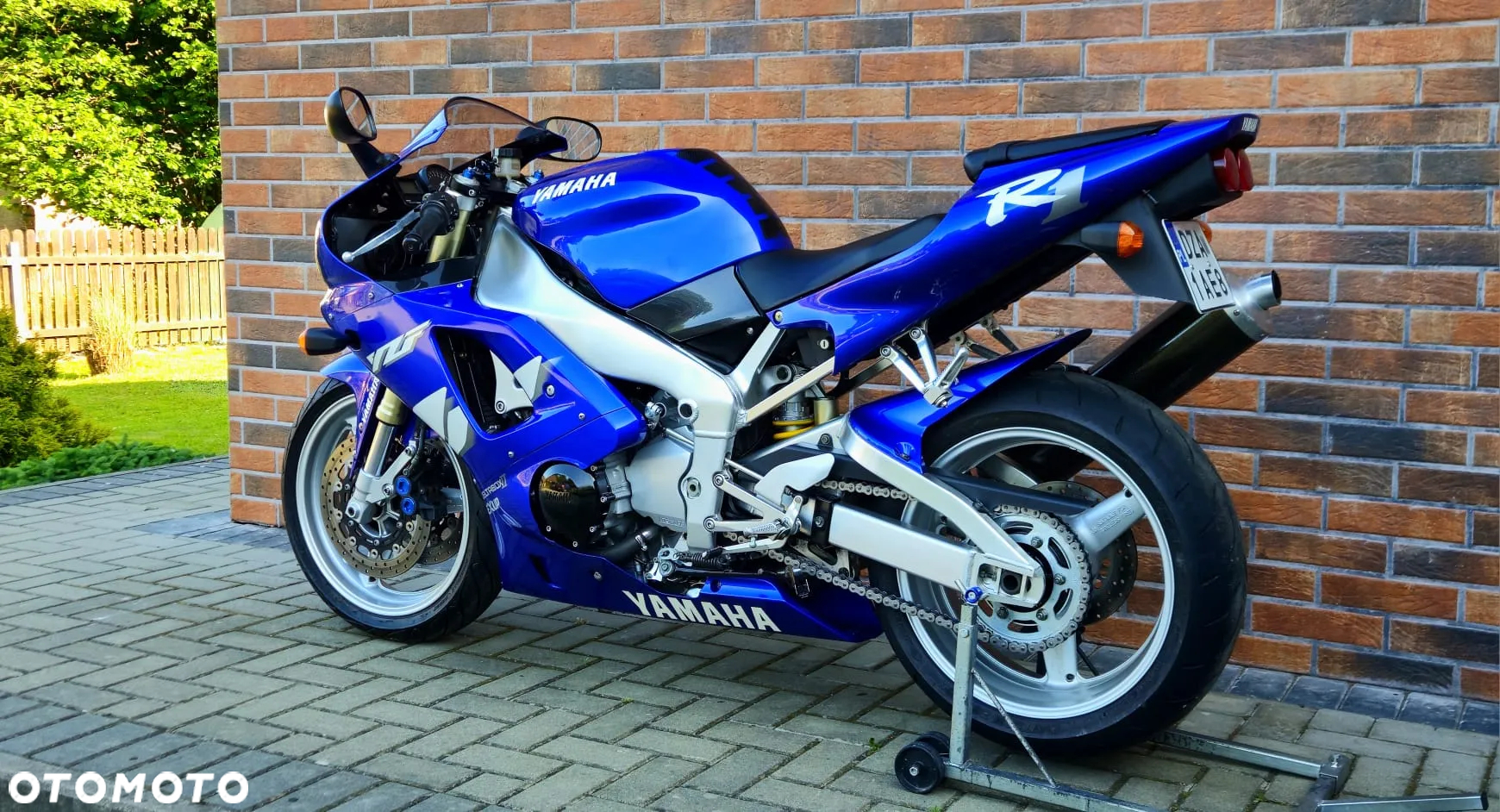 Yamaha YZF - 4