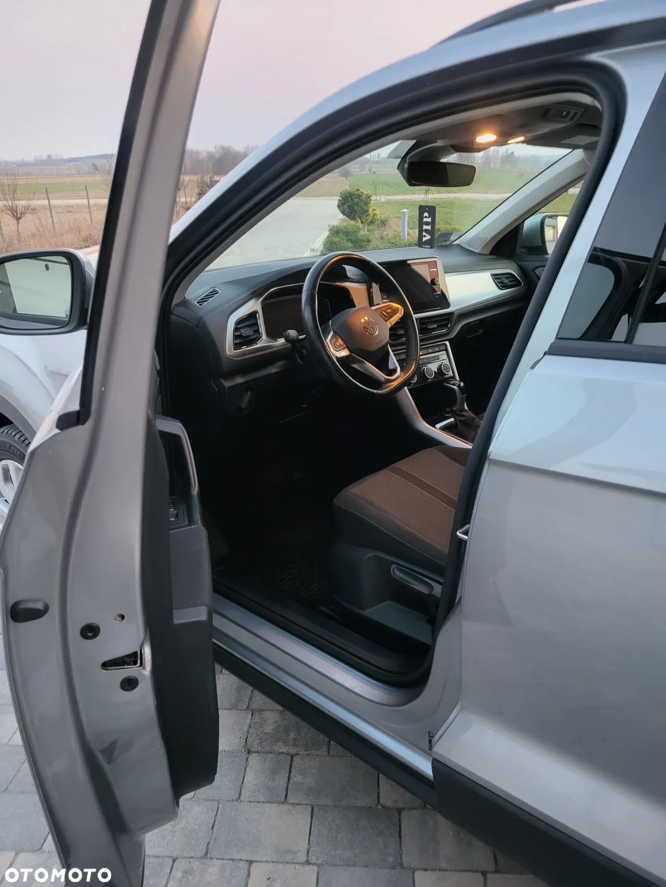 Volkswagen T-Roc - 10