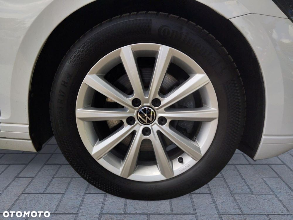 Volkswagen Passat - 11
