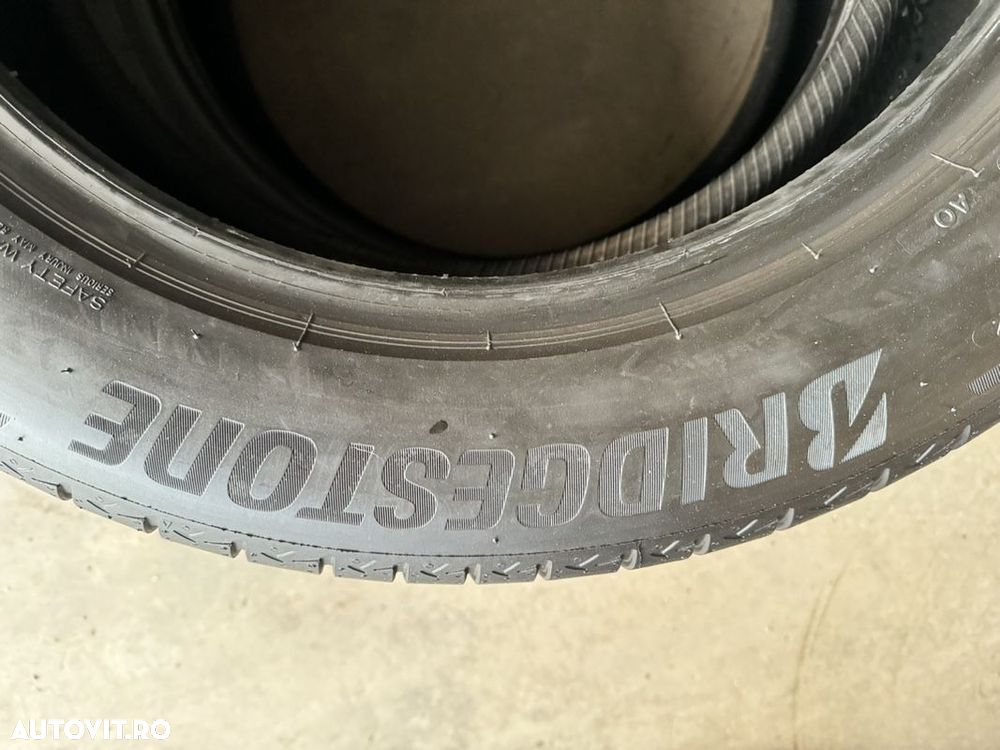 vând 2 anvelope 235/55/18 bridgestone de vară ca noi - 5