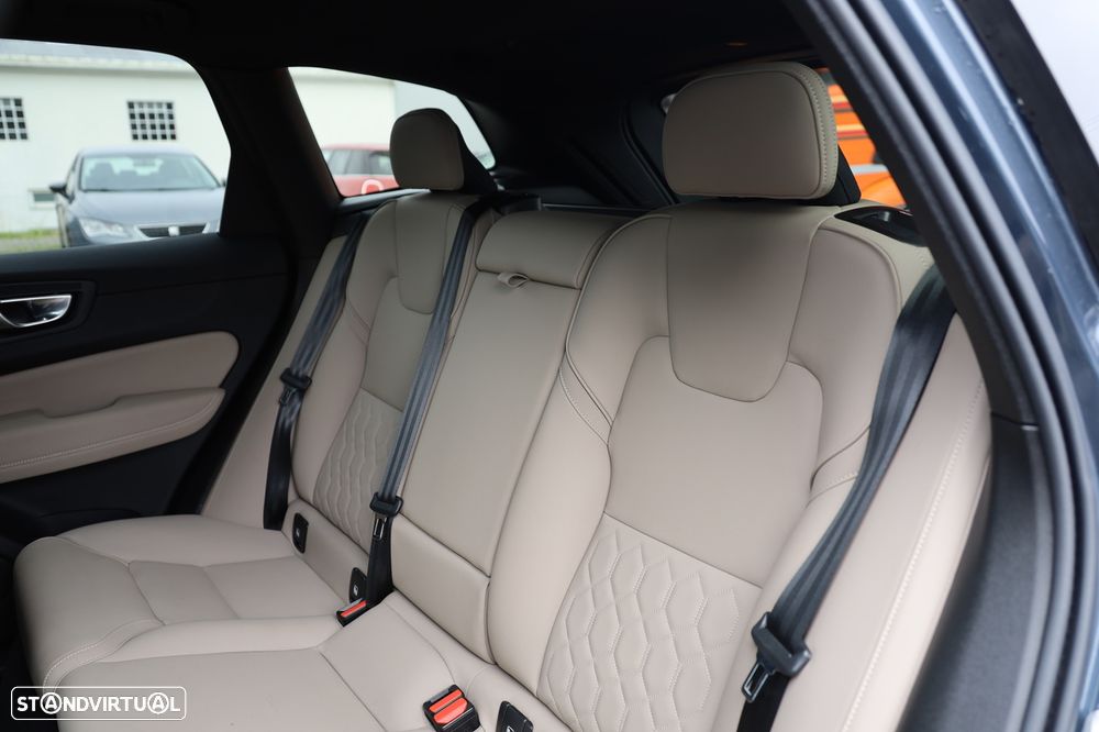 Volvo XC 60 2.0 T6 PHEV Core AWD - 10