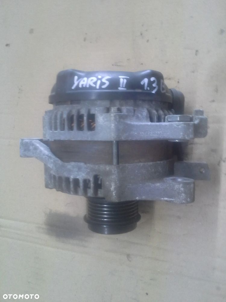 Toyota Yaris II 1.3 VVT-i alternator Denso 27060-0Y040  104210-2310 - 6