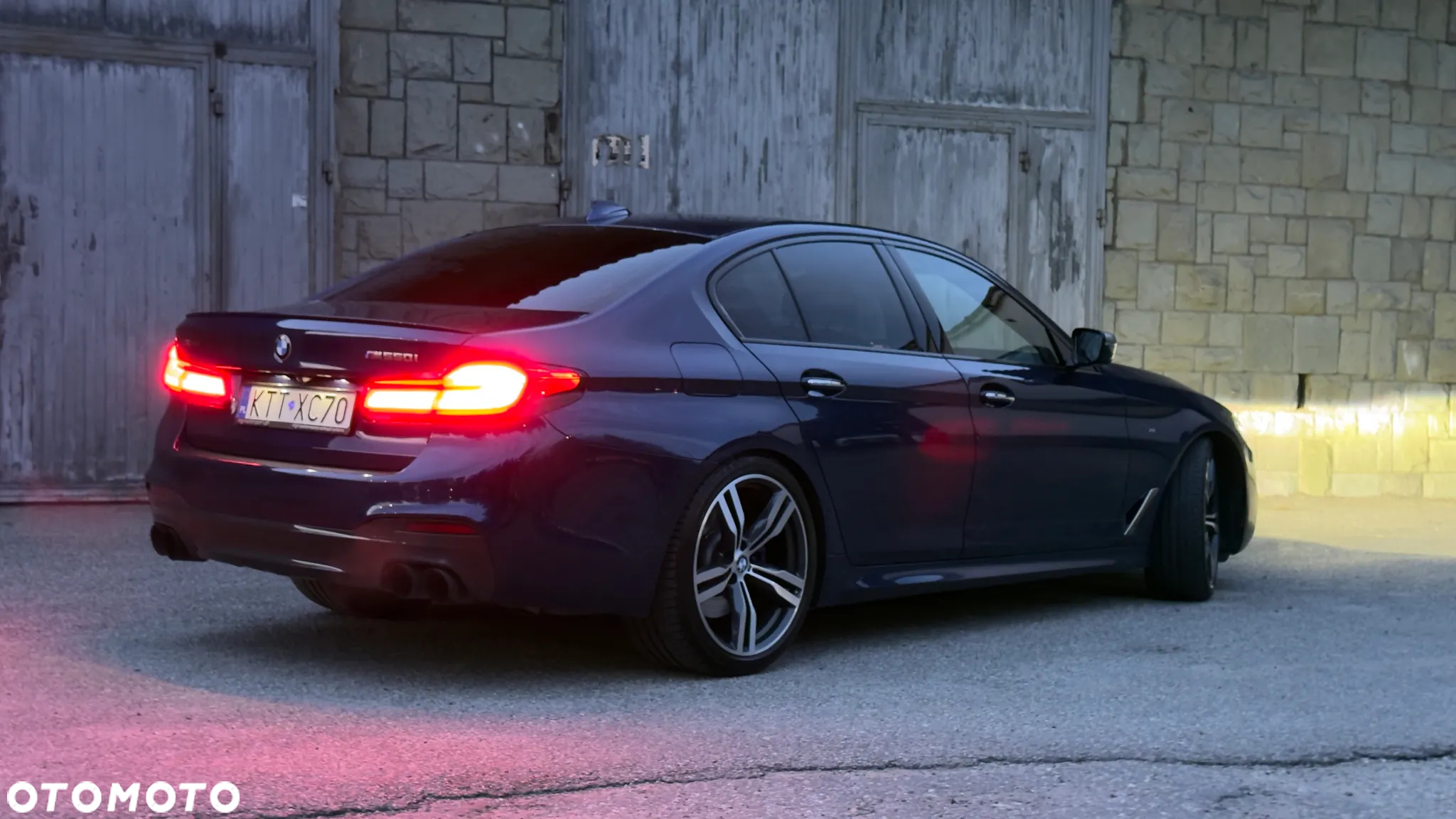 BMW Seria 5 M550i xDrive sport - 11
