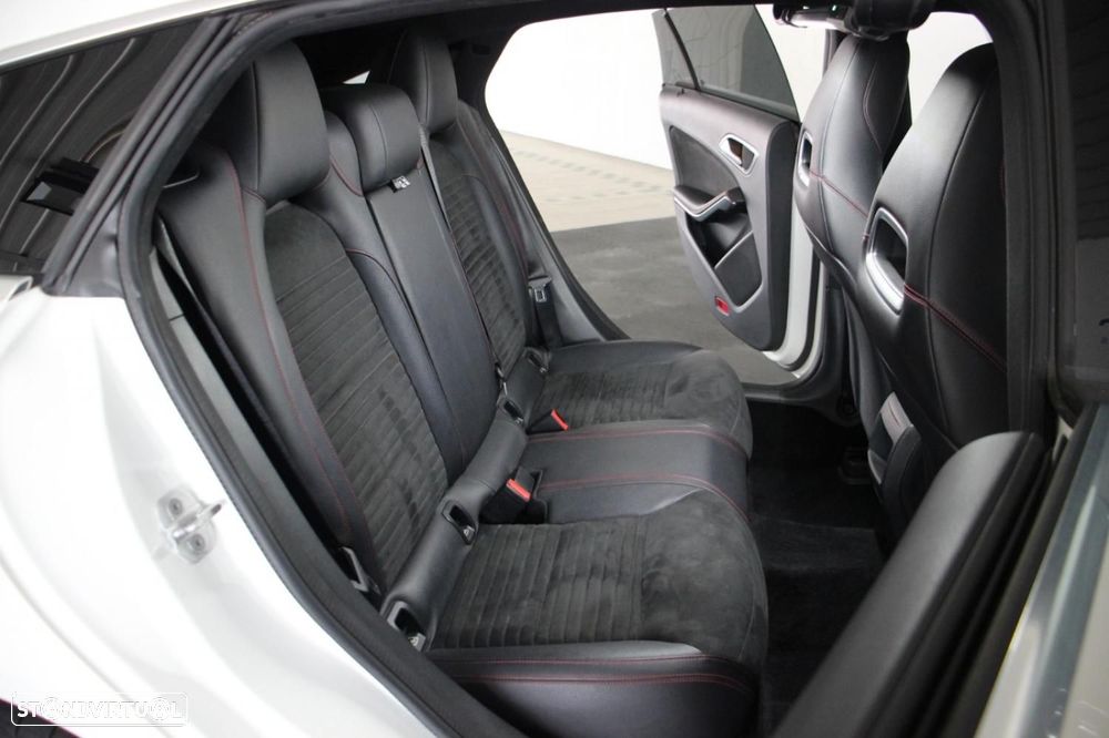 Mercedes-Benz CLA 180 d Shooting Brake AMG Line - 13