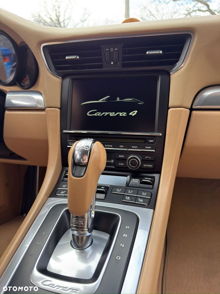 Porsche 911 Carrera 4 PDK - 27