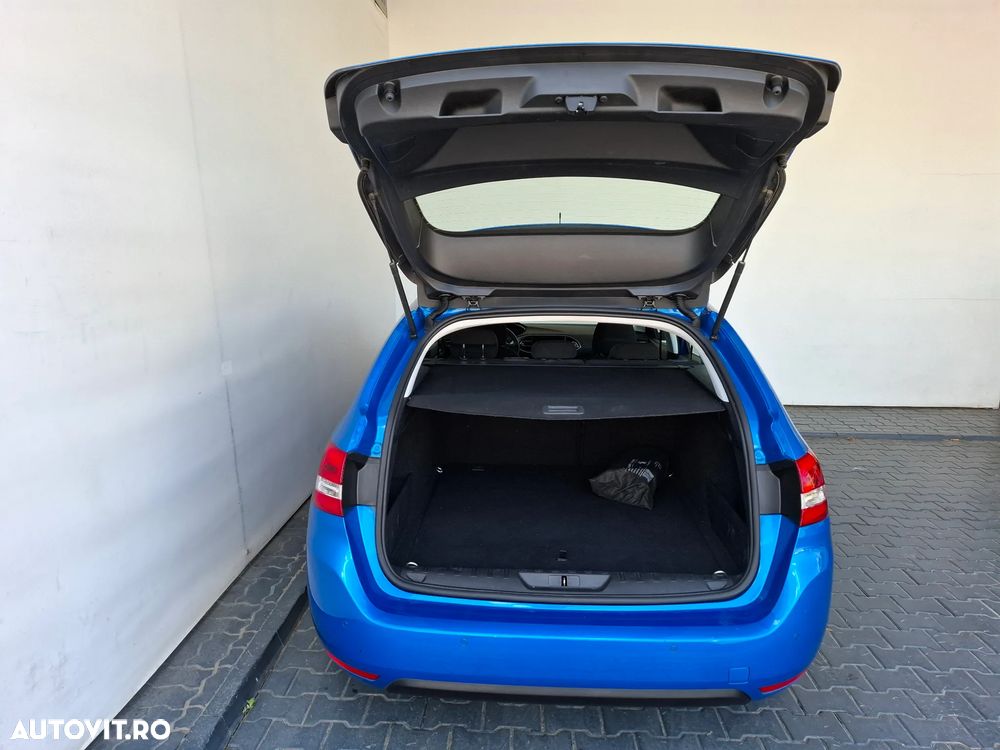 Peugeot 308 SW 1.2 L PureTech Turbo S&S Allure - 25