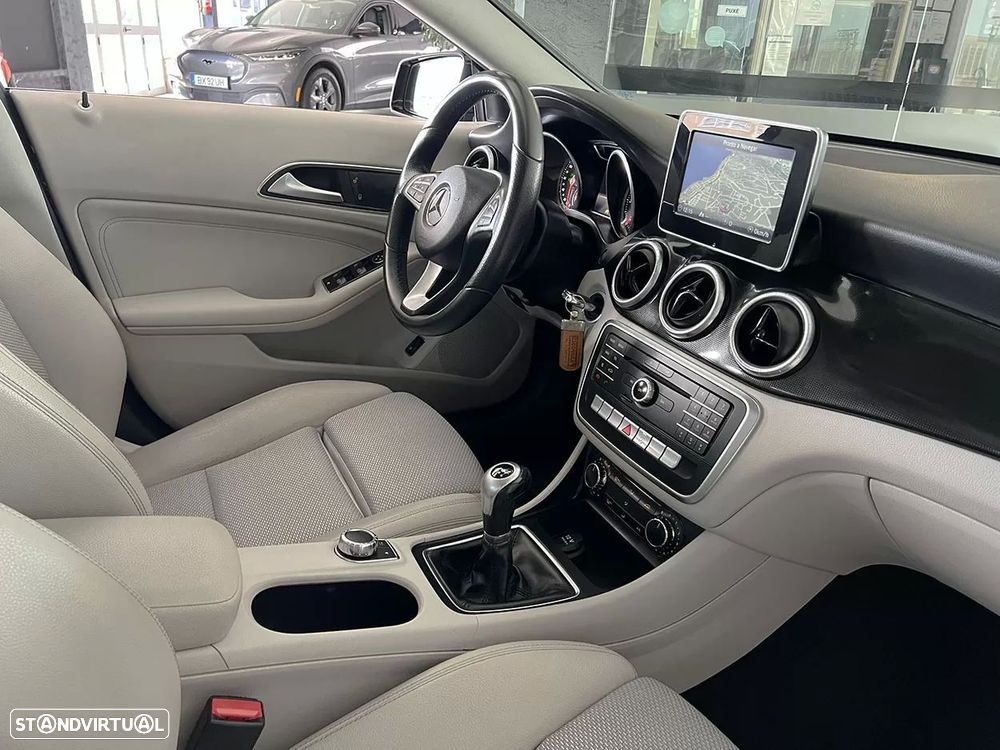 Mercedes-Benz CLA 180 d - 17
