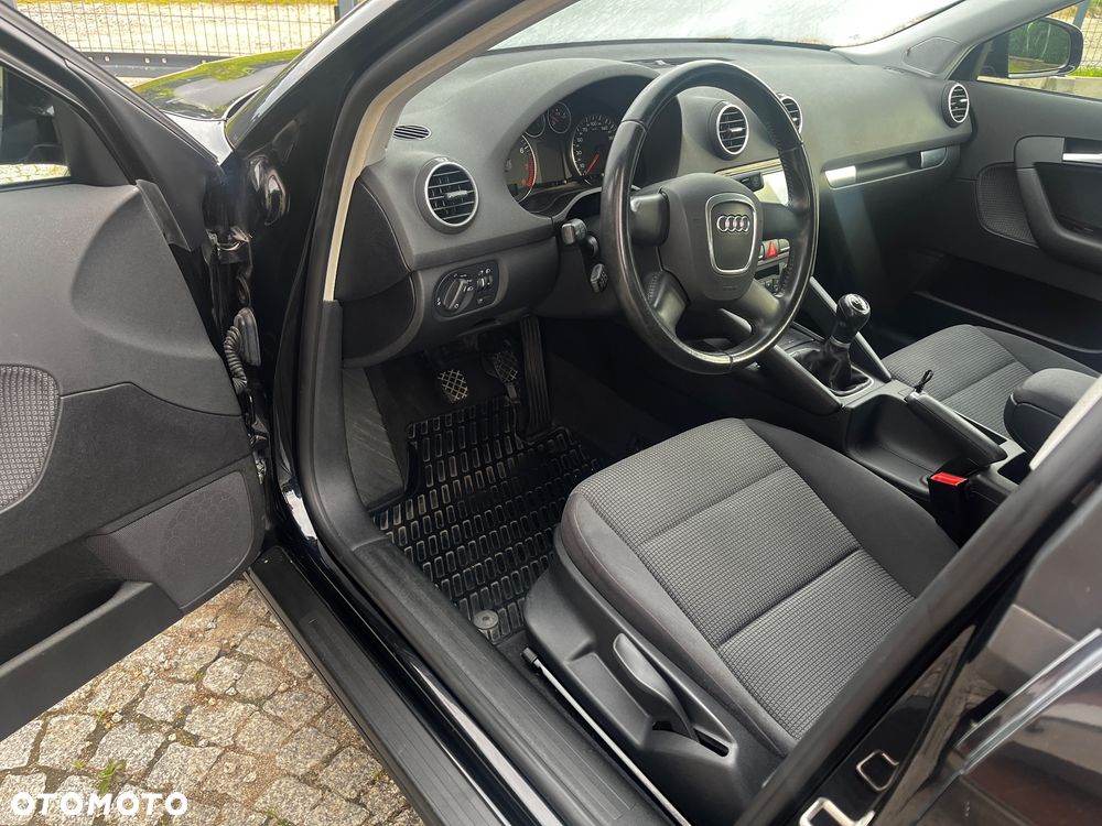 Audi A3 Sportback 1.6 FSI Attraction - 10