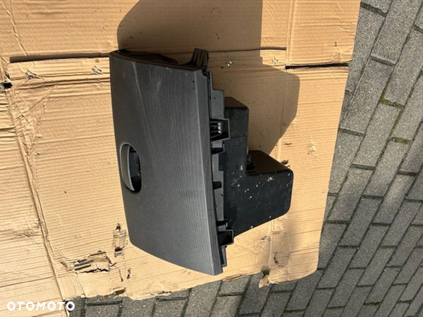 SCHOWEK PASAŻERA PRAWY RENAULT TWINGO III 2018- 685006291R EUROPA