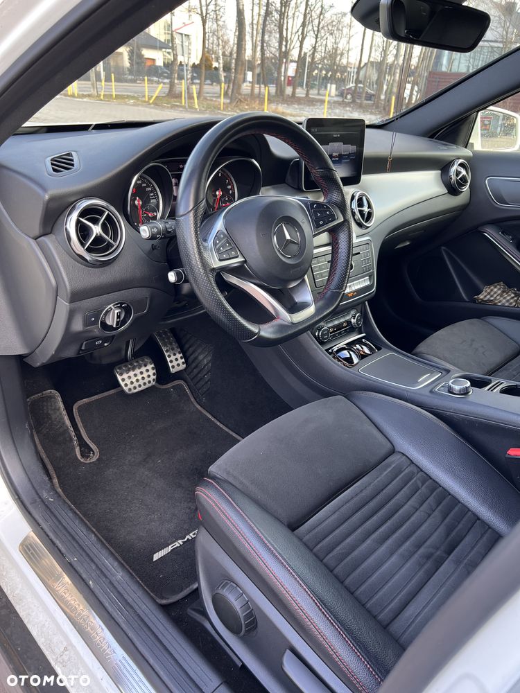 Mercedes-Benz GLA 200 7G-DCT AMG Line - 11