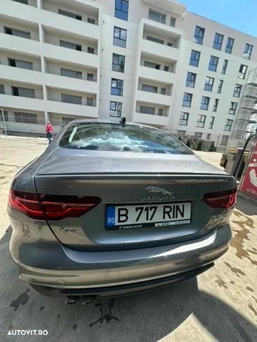 Jaguar XE D180 RWD Standard SE - 3