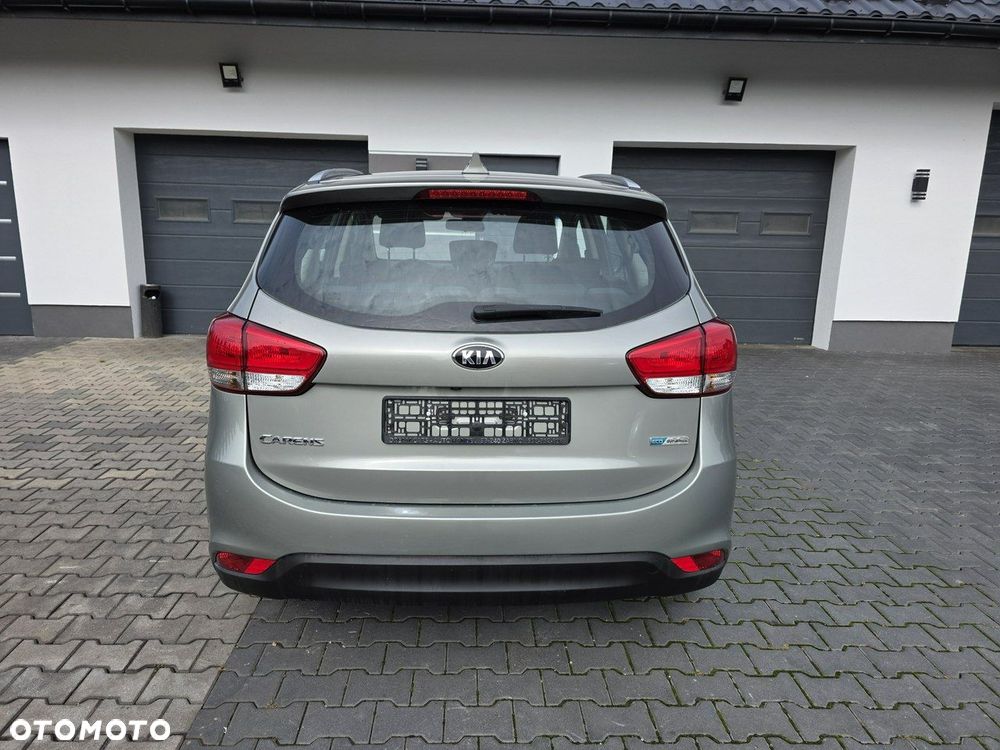 Kia Carens - 7