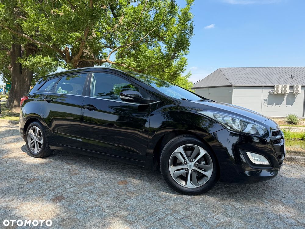 Hyundai i30 blue Kombi 1.6 CRDi Style - 12