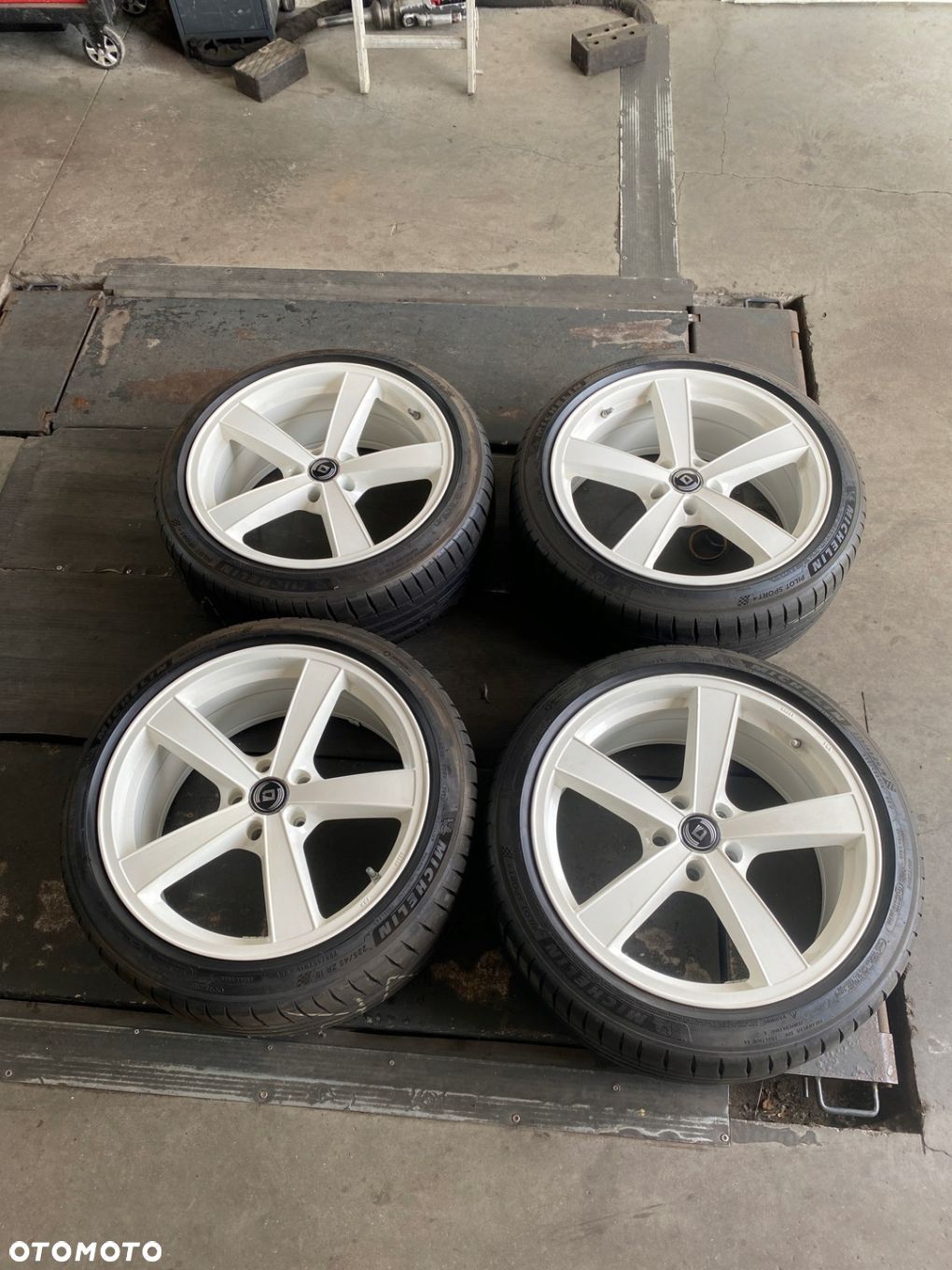 Felgi Aluminiowe Uniwheels 5x114,3 8,5jx19 et35 - 1