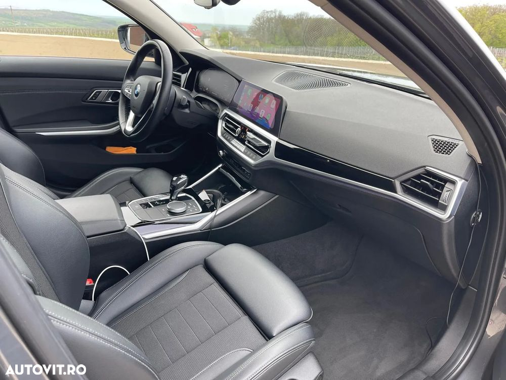 BMW Seria 3 330i AT Sport Line - 14