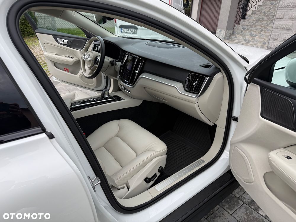 Volvo V60 B5 B AWD Plus Dark - 16