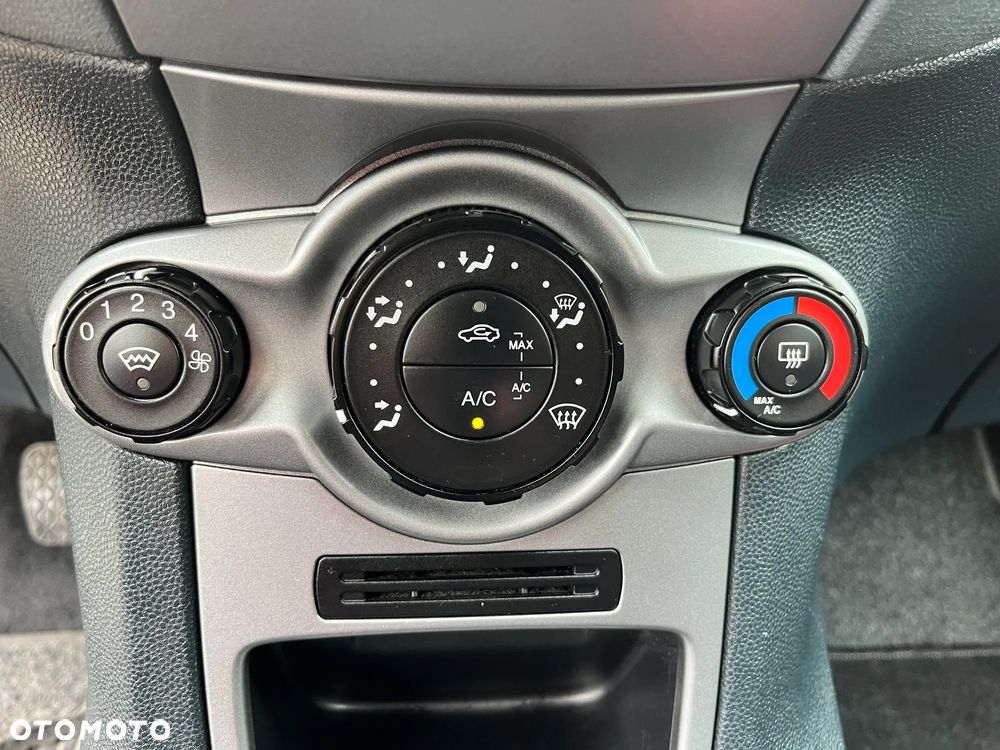 Ford Fiesta - 24