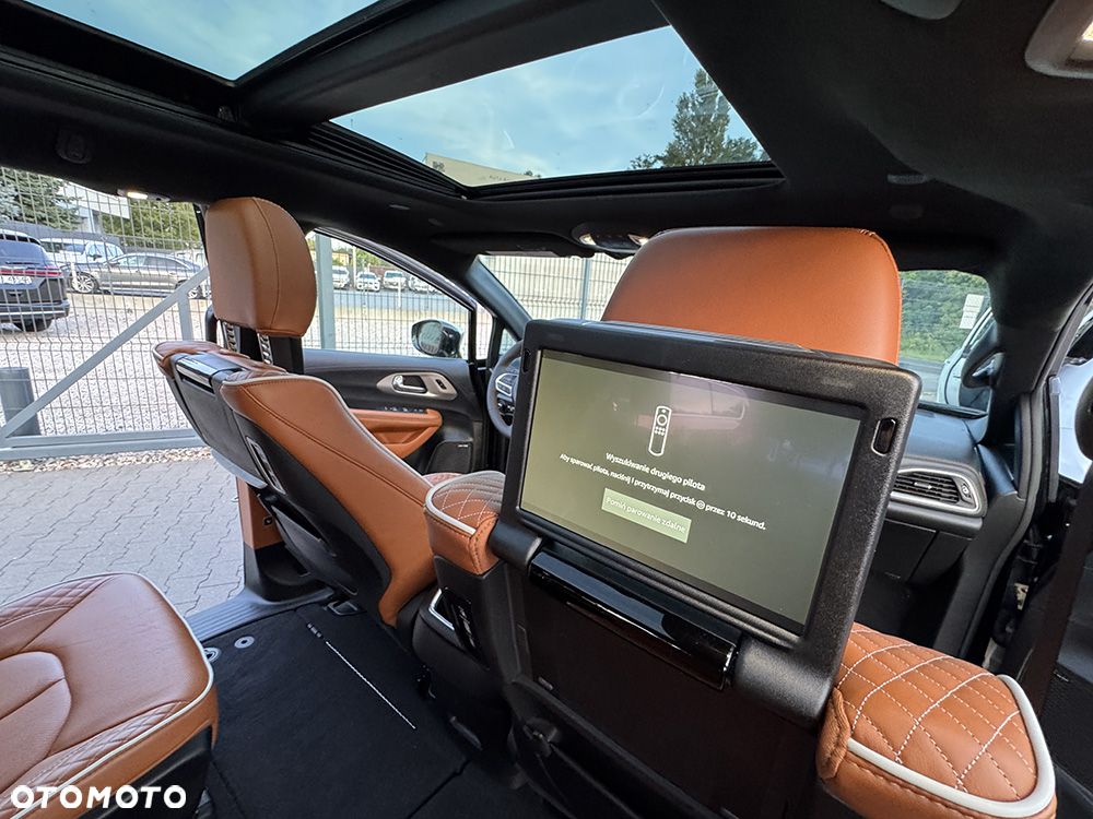 Chrysler Pacifica - 17