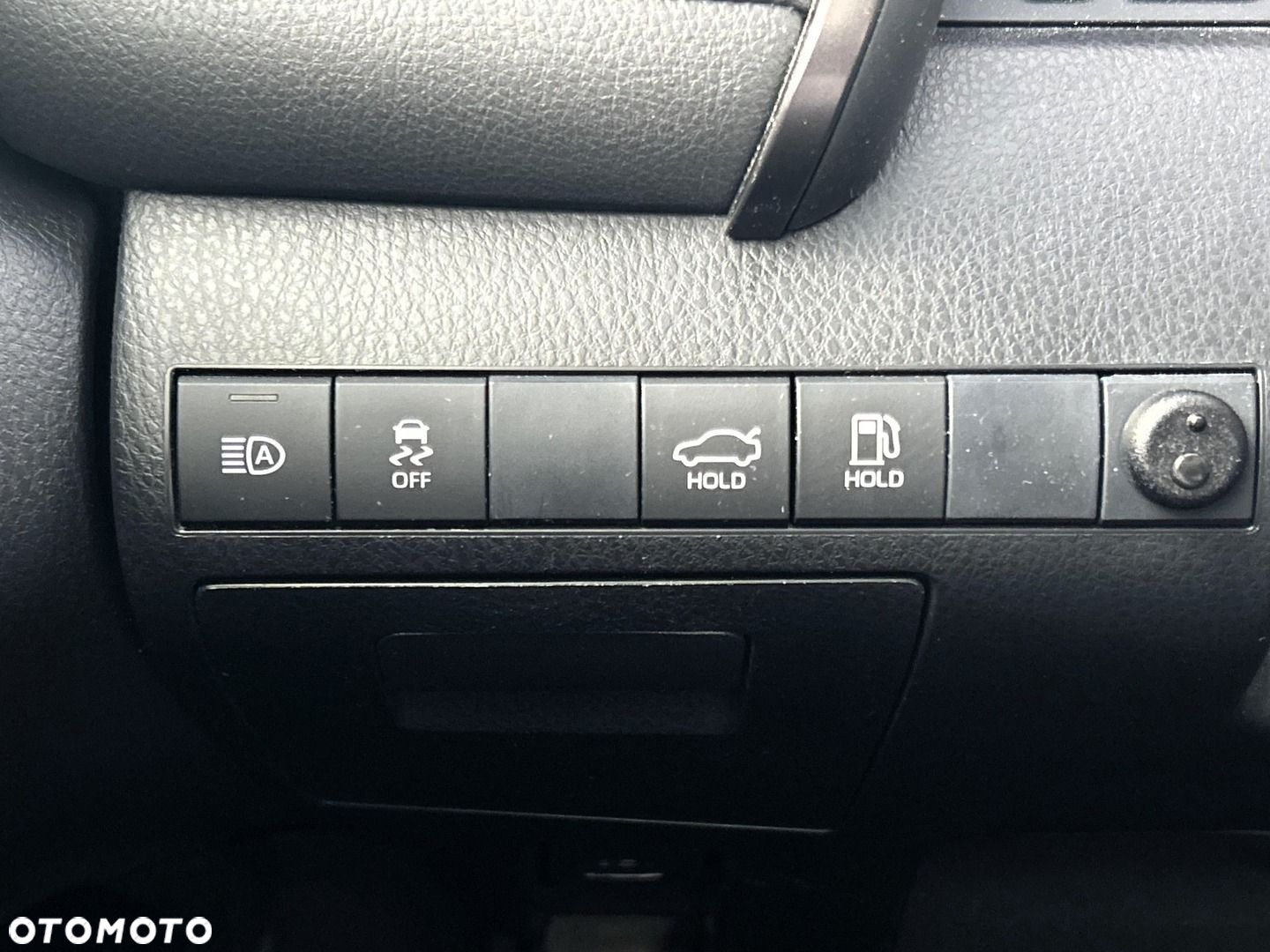 Toyota Camry - 20