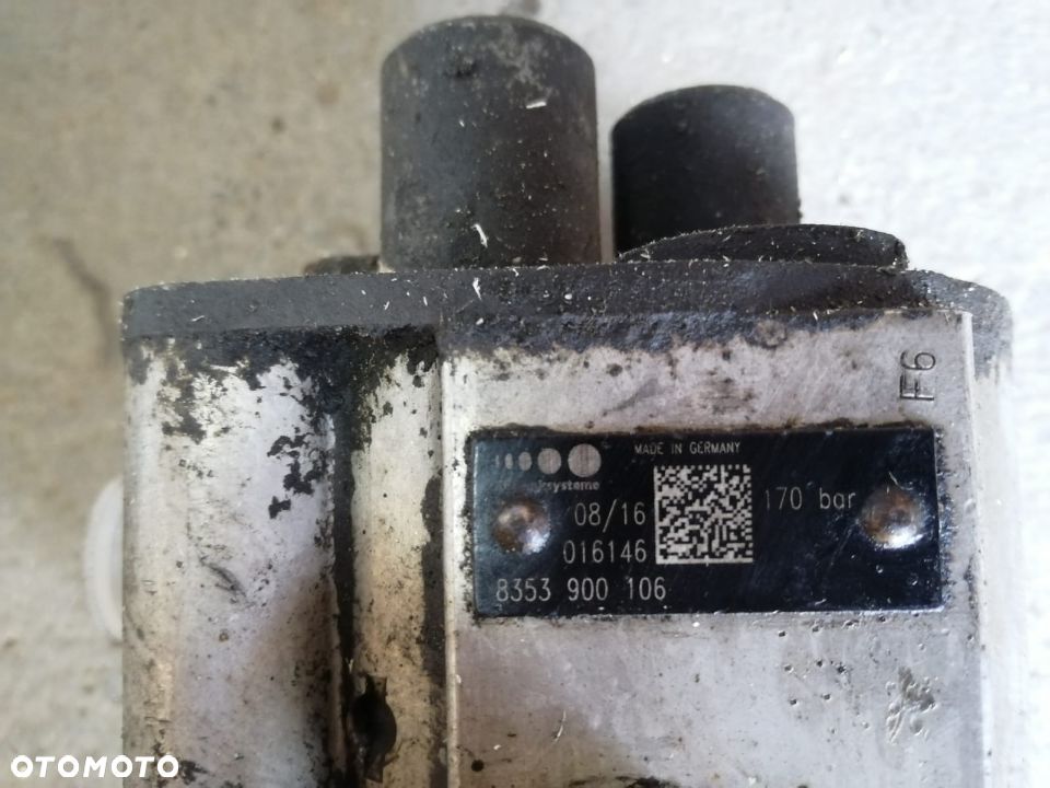 Rozdzielacz hydrauliczny 8353177133 / 8353900106 do samochodu ciężarowego - 2