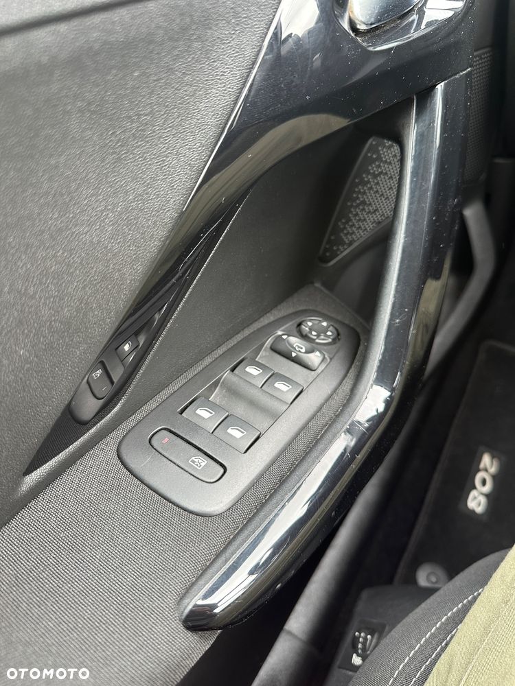 Peugeot 208 1.2 PureTech GPF Signature S&S - 13