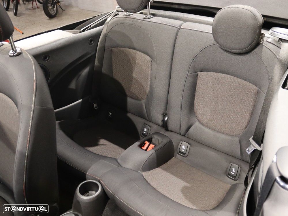 MINI Cabrio Cooper Premium Classic Auto - 11