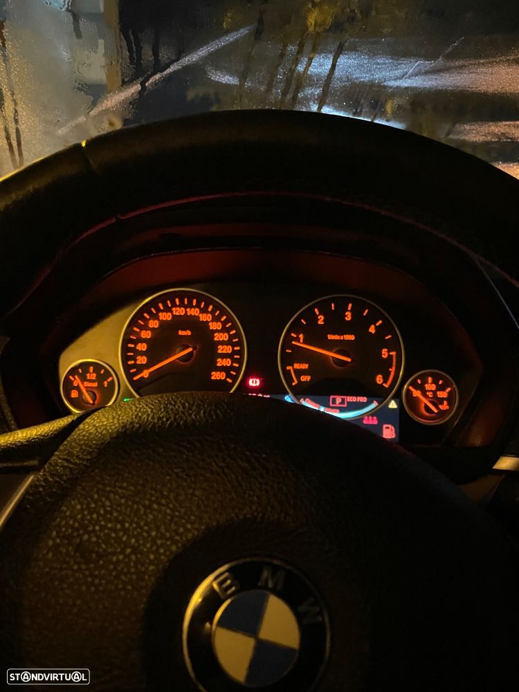 BMW 318 d Touring Aut. Luxury Line - 29