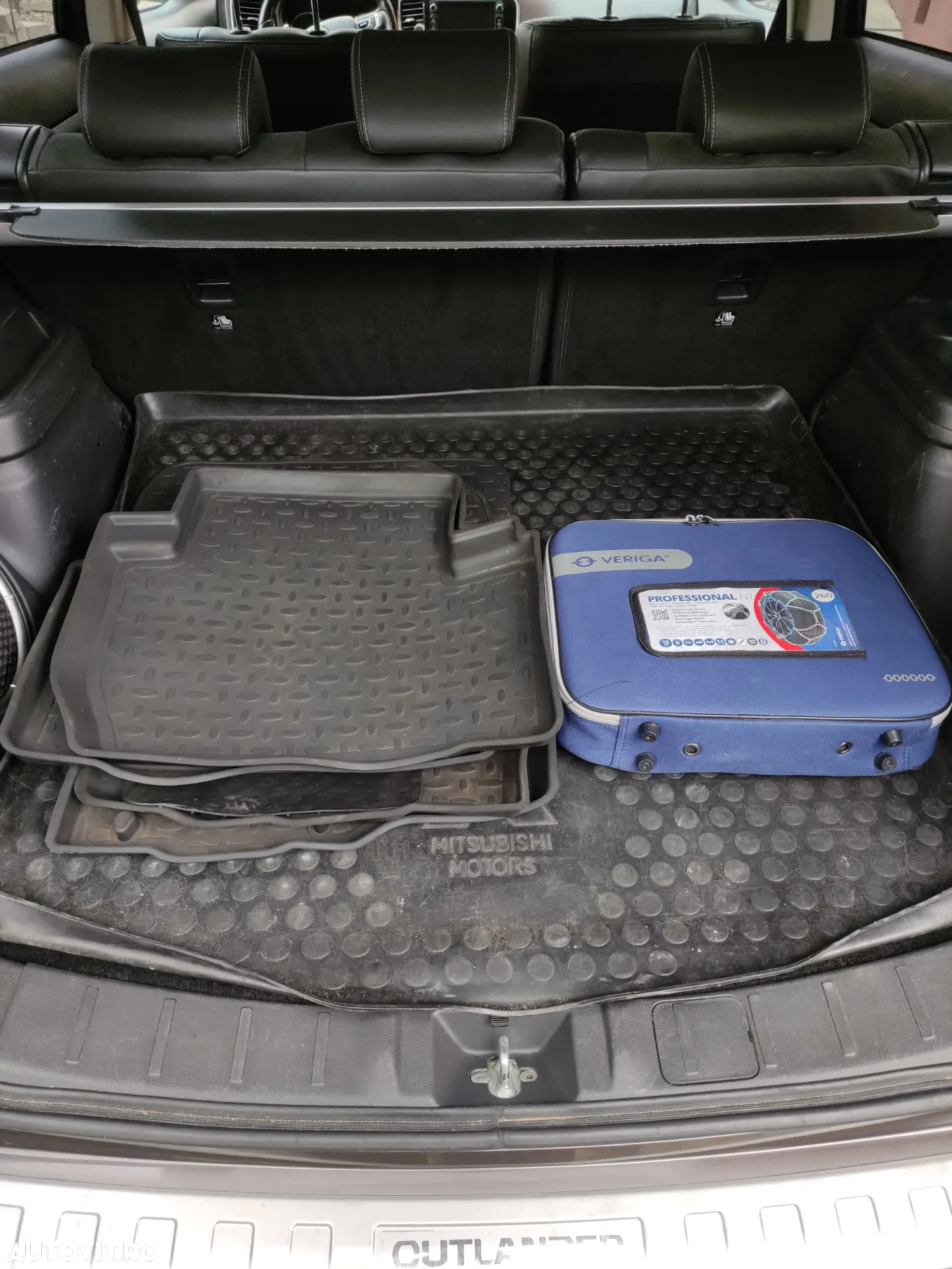 Mitsubishi Outlander 2.0 4WD Plug-In Hybrid - 11