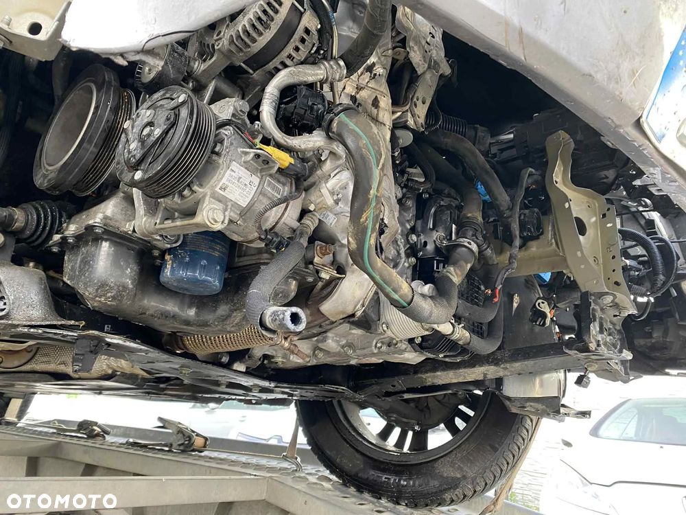 Peugeot 3008 1.2 PureTech Allure S&S EAT8 - 28
