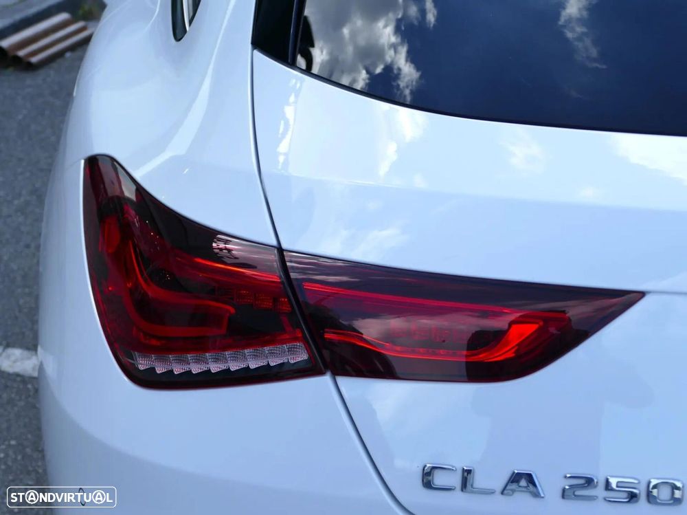 Mercedes-Benz CLA 250 e Shooting Brake AMG Line - 13