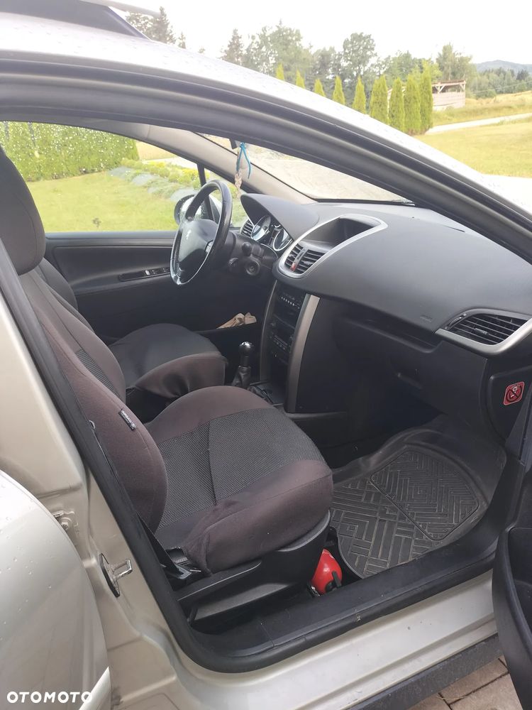 Peugeot 207 1.6 HDi 16V Trendy - 4