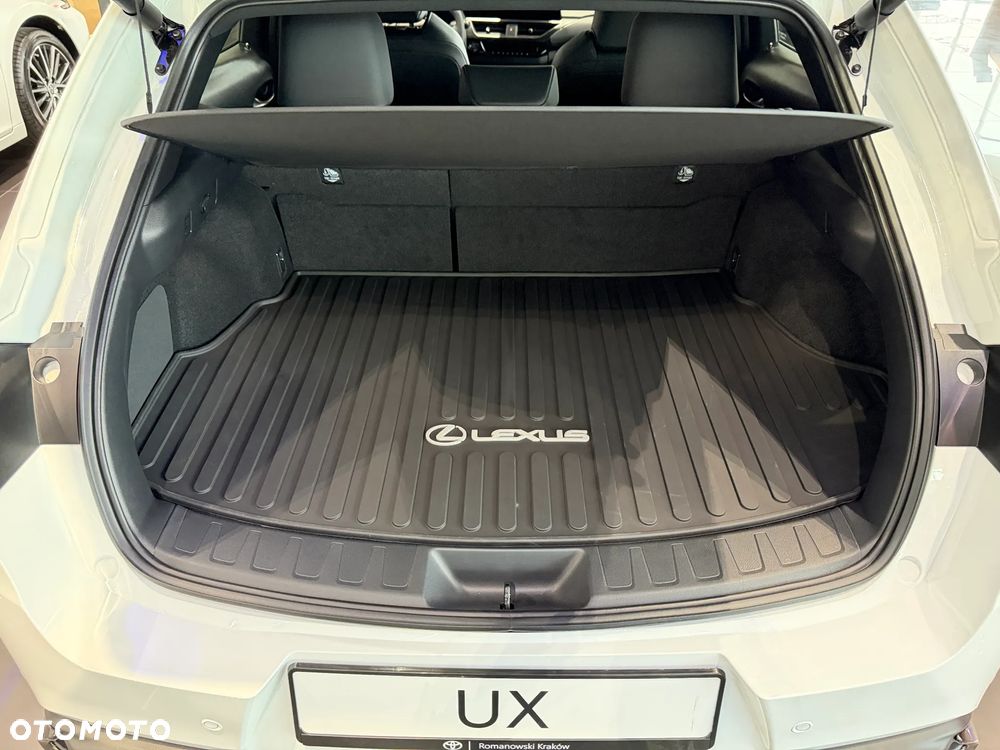 Lexus UX - 5