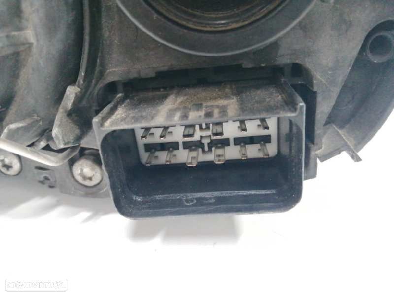 FAROL DIREITO VOLVO S40 II 2003 -30678903 - 4