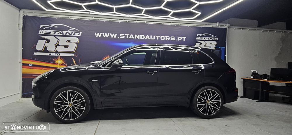 Porsche Cayenne Standard - 2