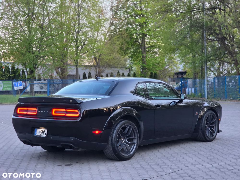 Dodge Challenger - 7