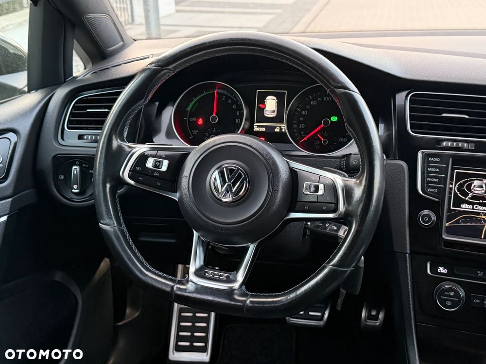 Volkswagen Golf - 20