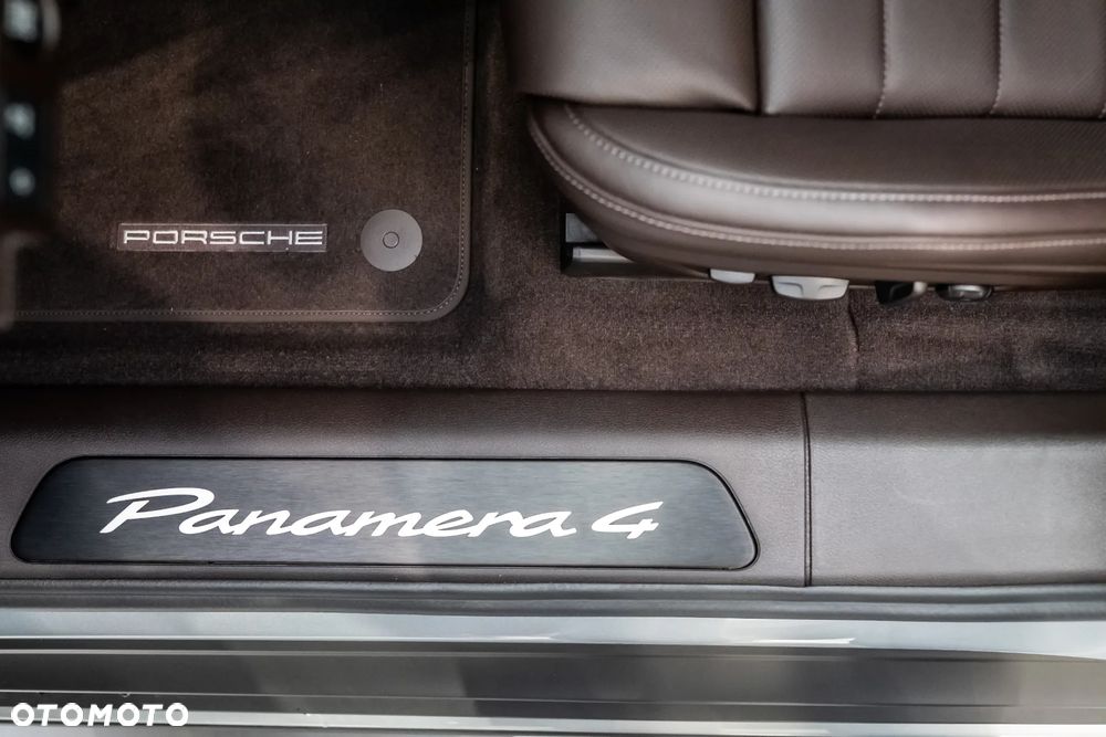 Porsche Panamera 4 - 19