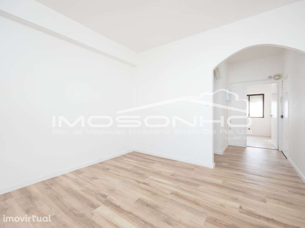 Apartamento T2 remodelado, no centro da Marinha Grande, ideal para ... - Grande imagem: 2/16