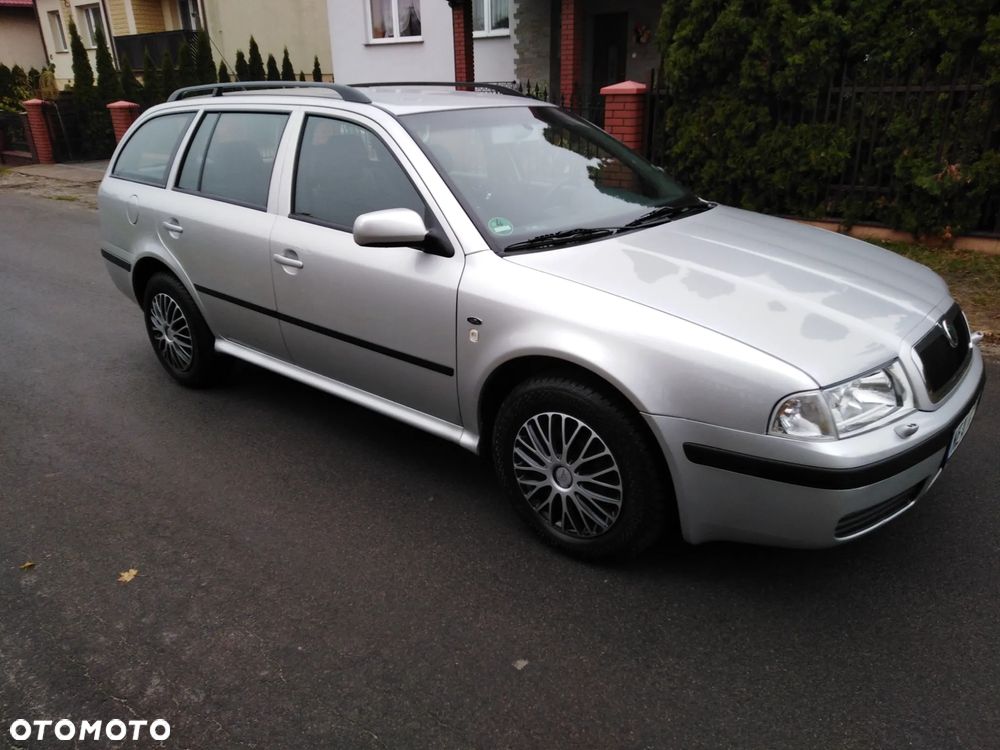 Skoda Octavia 2.0 Combi Ambiente 4x4 - 17