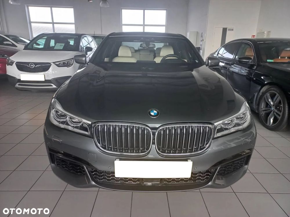 BMW Seria 7 750i xDrive - 2