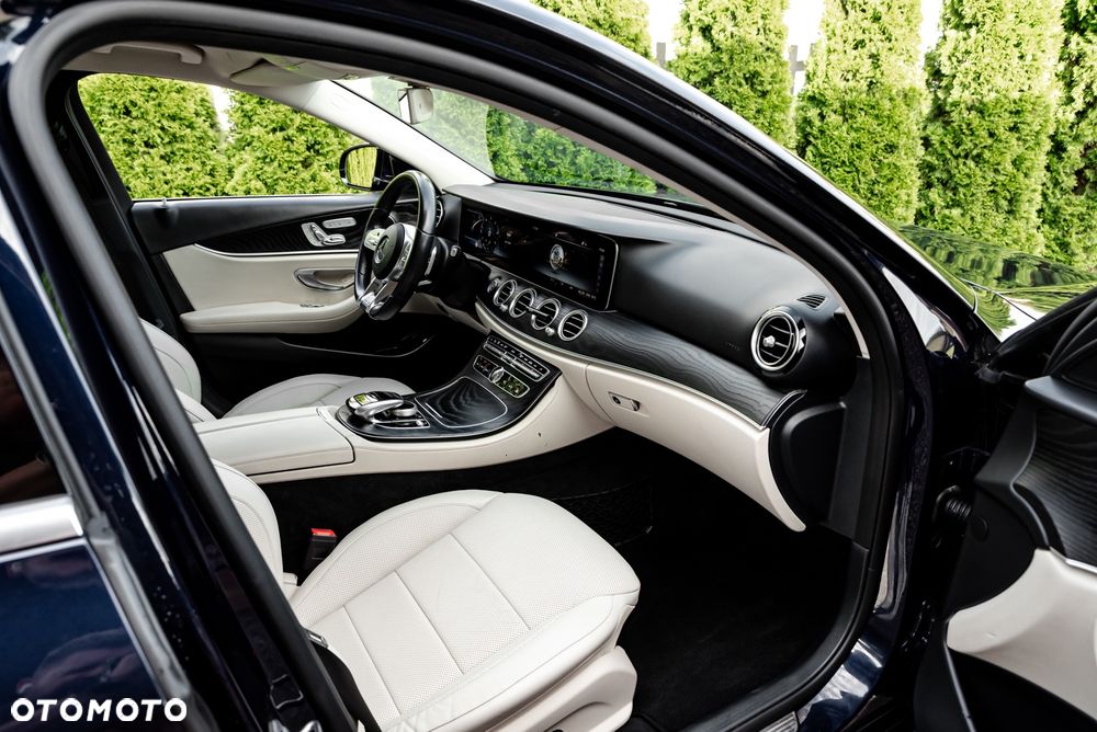 Mercedes-Benz Klasa E 220 d 9G-TRONIC Exclusive - 26