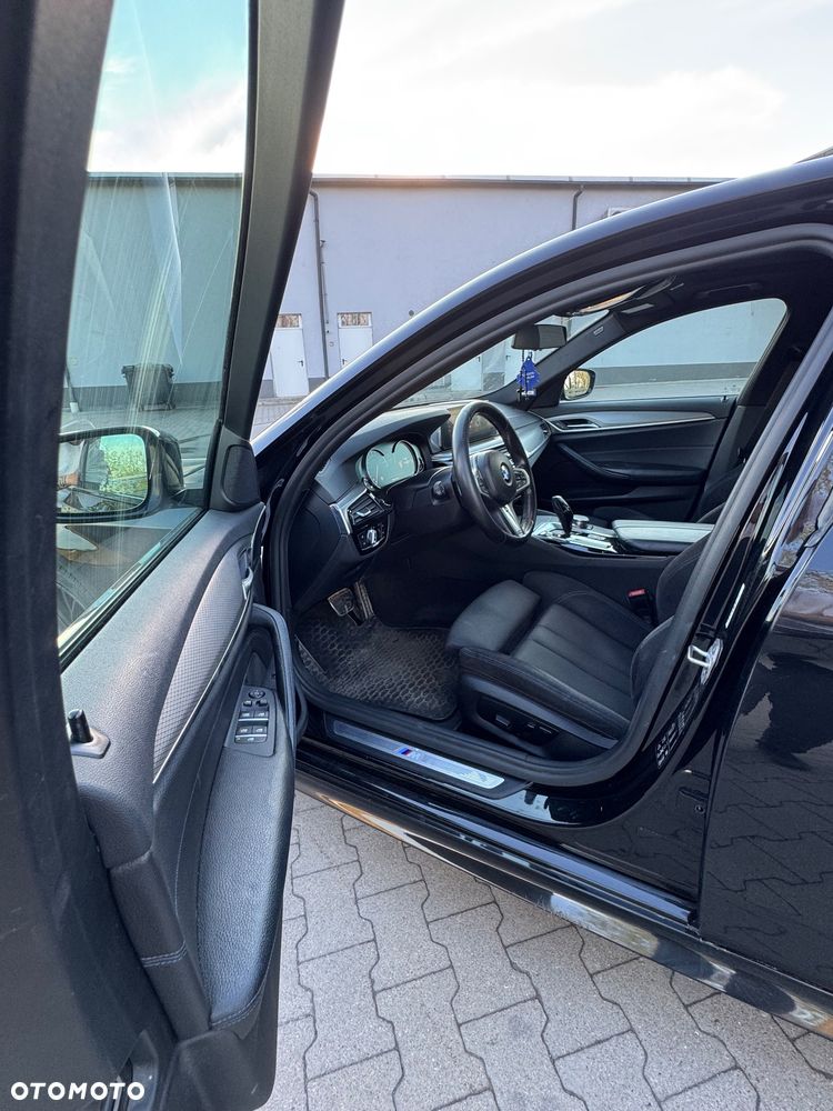 BMW Seria 5 530d xDrive - 14