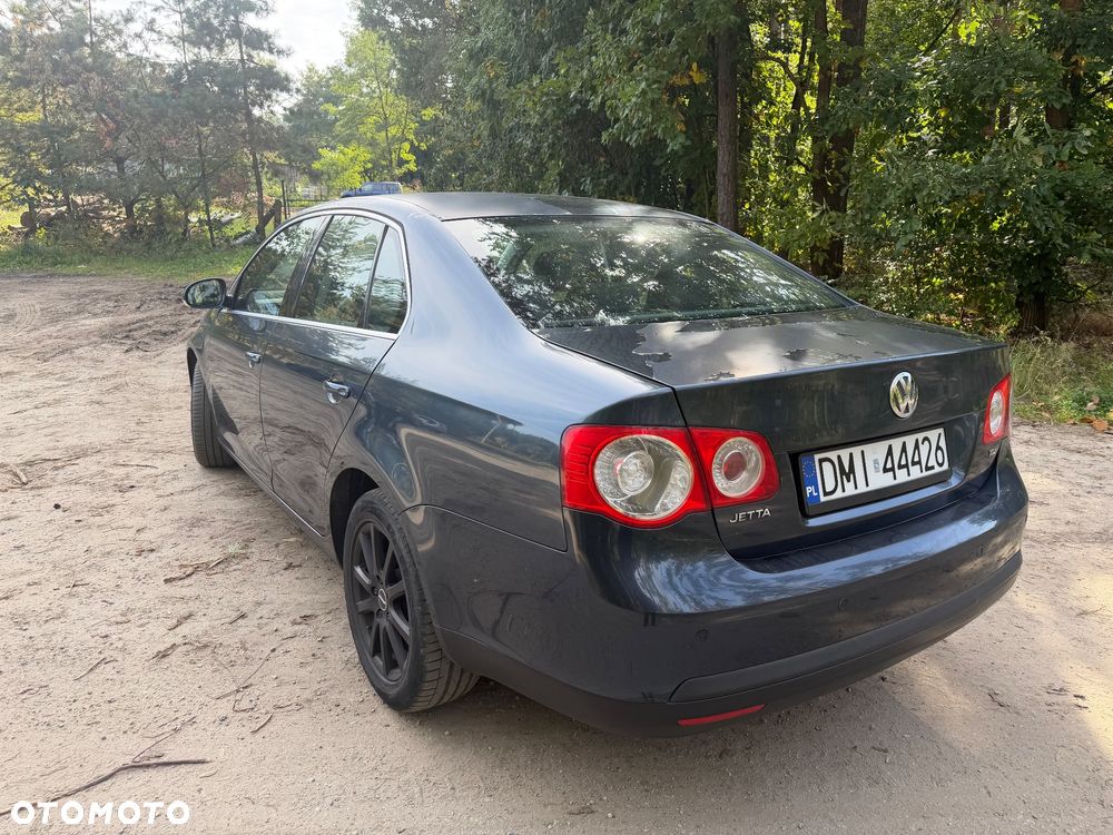 Volkswagen Jetta 1.9 TDI Comfortline - 6