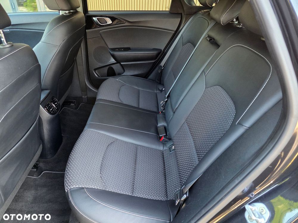 Kia Ceed - 24