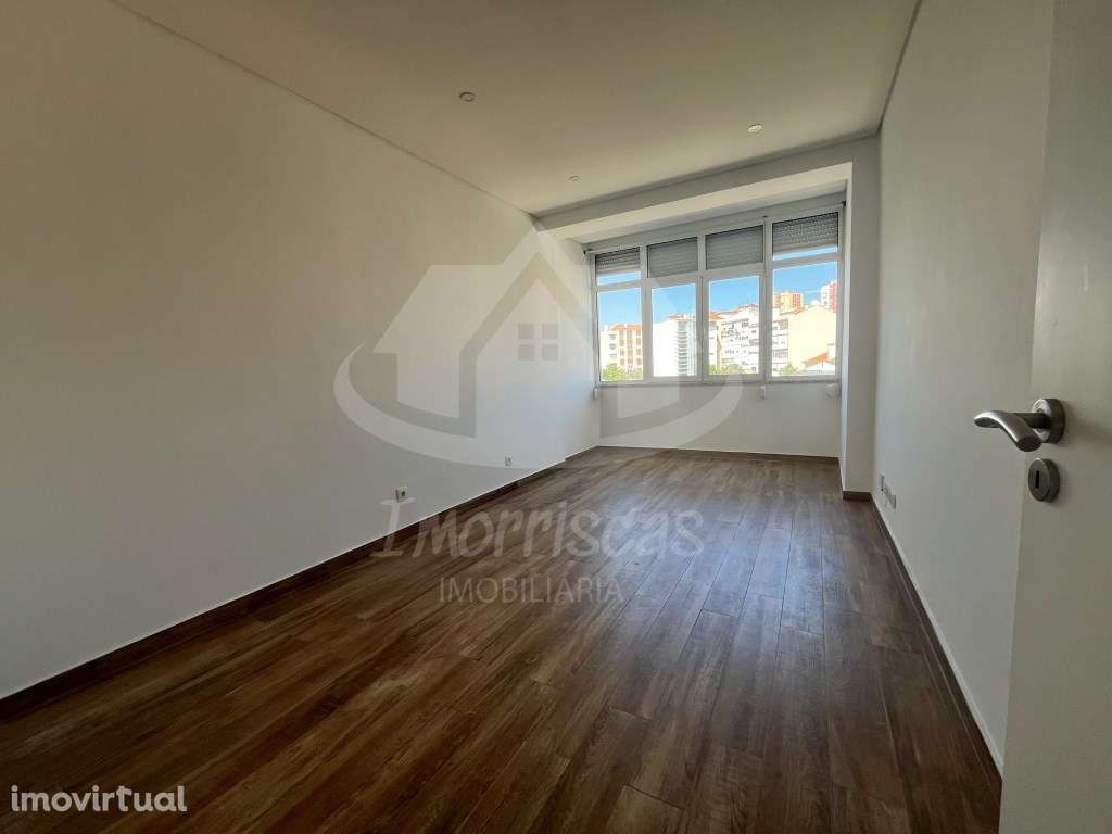 Apartamento T2 totalmente remodelado, localizado em Vialonga - Grande imagem: 4/19
