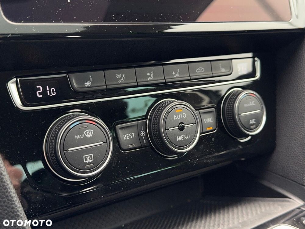 Volkswagen Passat 2.0 TSI Elegance DSG - 23