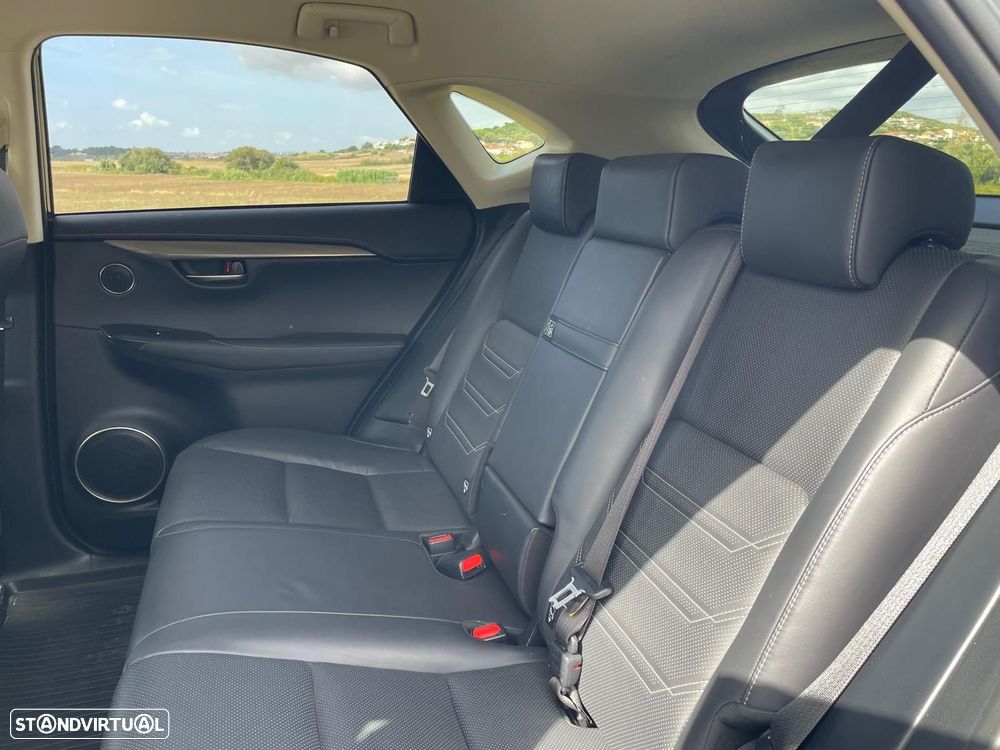 Lexus NX 300h Executive+ - 23