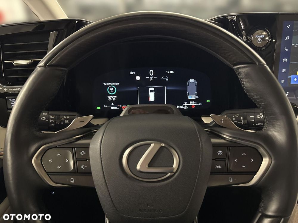 Lexus LM - 36